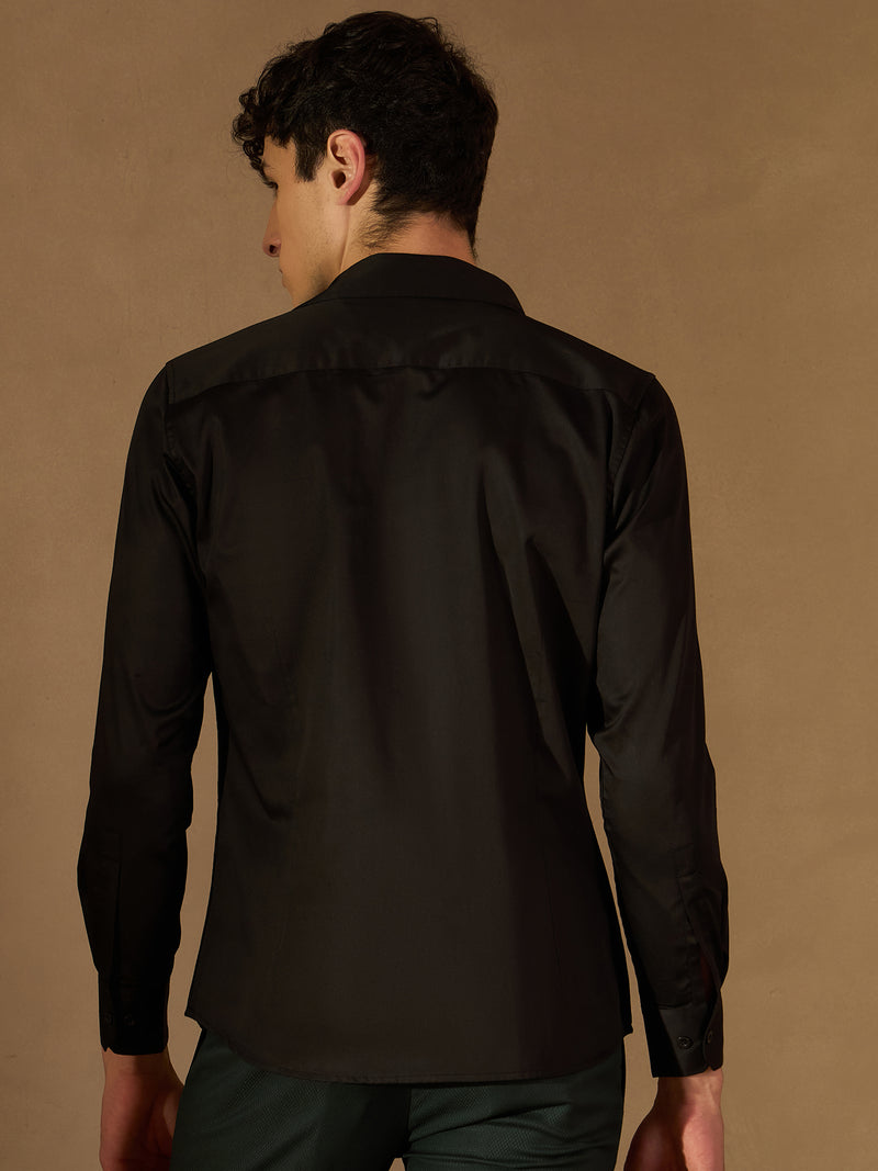 Black: Full Sleeves Smart Spread Collar Cotton Shirt