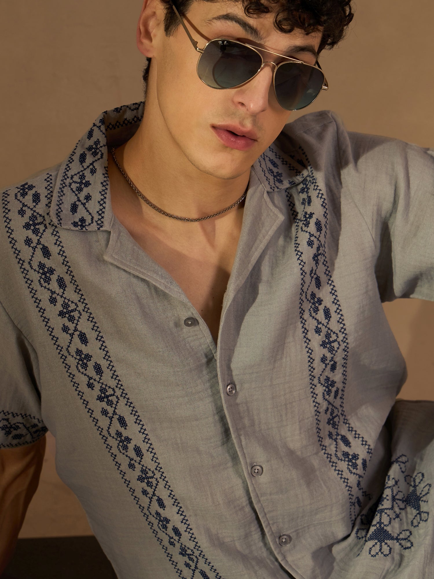 UND SCALLOPE EMBROIDERY OVERSIZE SHIRT