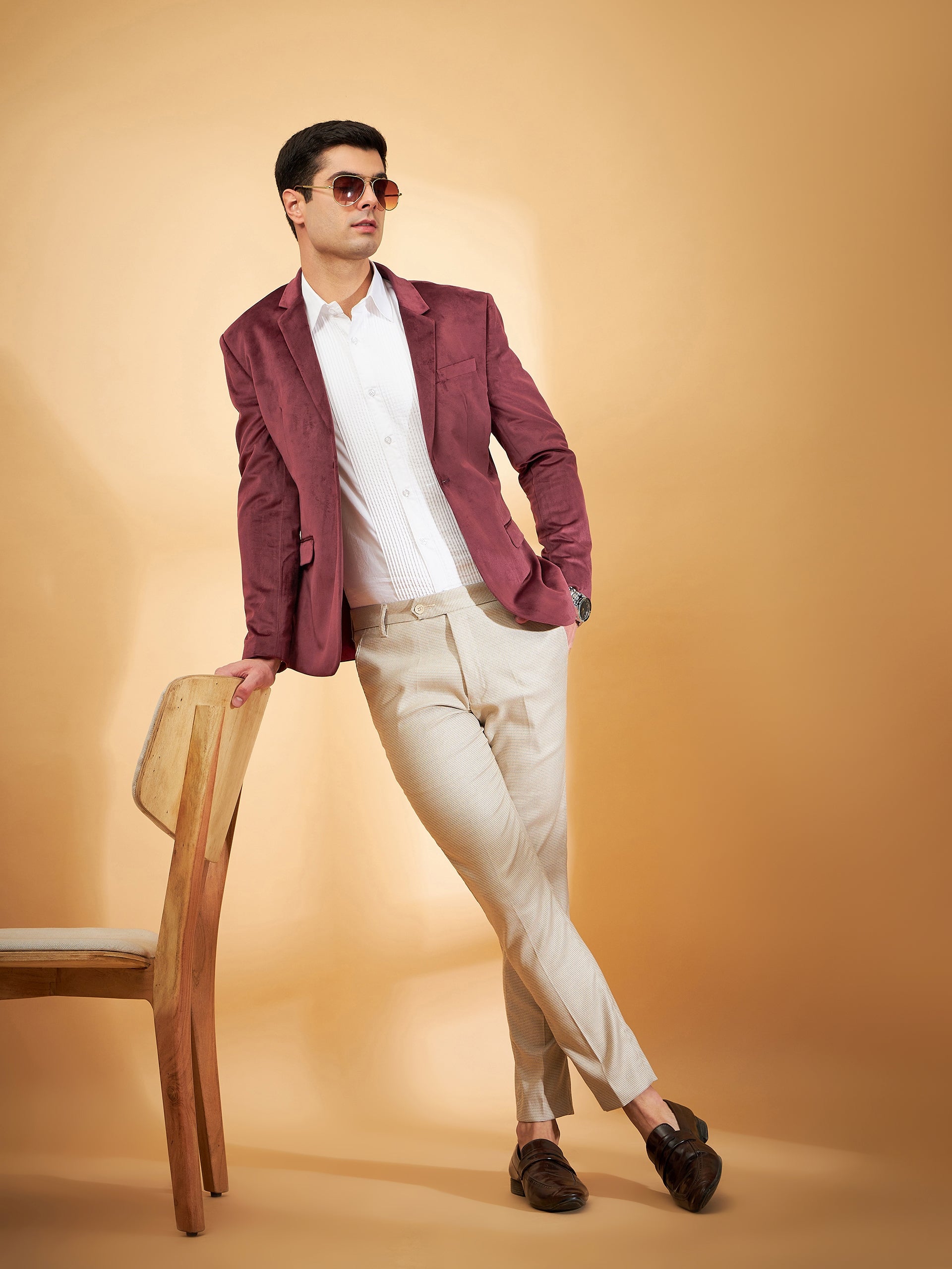 DENNISON Men Wine Single-Breasted Velvet Blazer