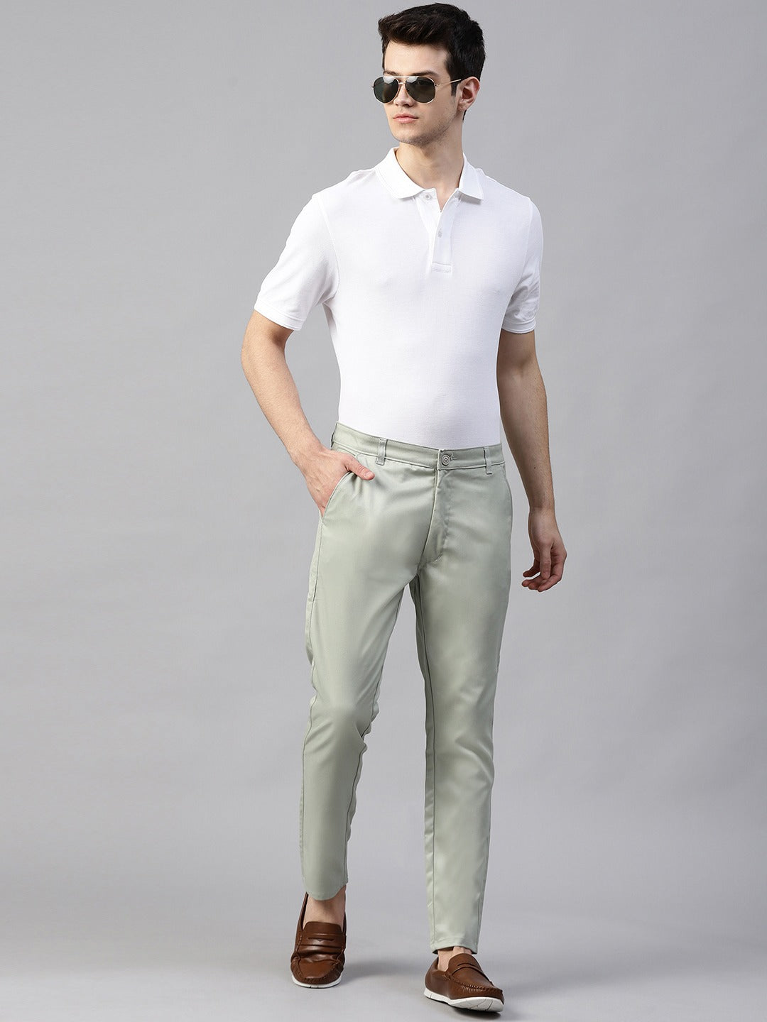 DENNISON Men Green Smart Tapered Fit Solid Chinos