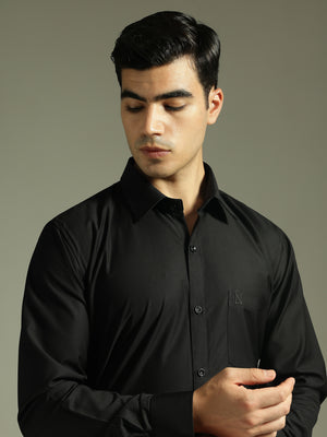 Black: Spread Collar Formal Shirt