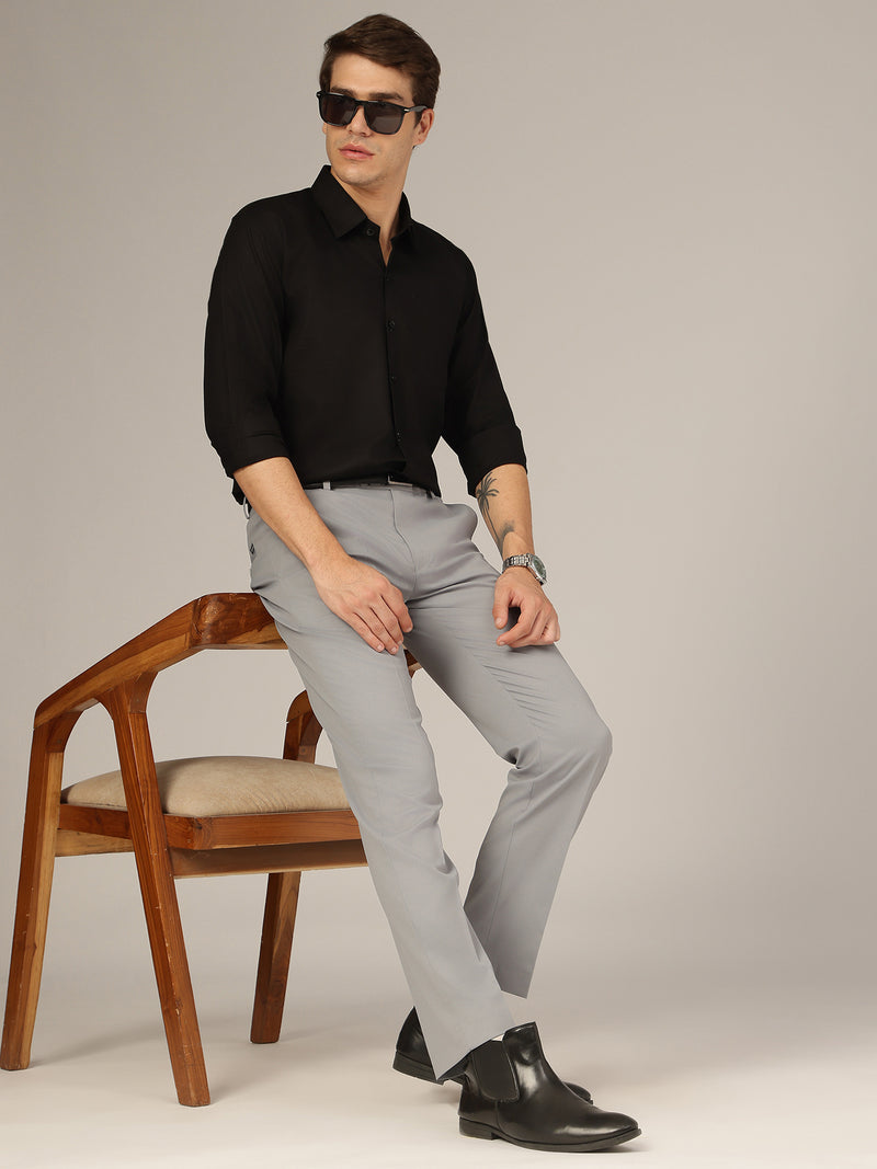 Black: Textured Spread Collar Formal Shirt