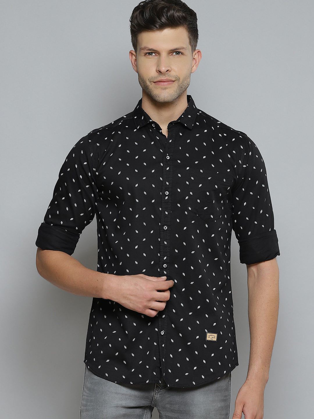Men Black Smart Slim Fit Opaque Feather Printed Casual Shirt
