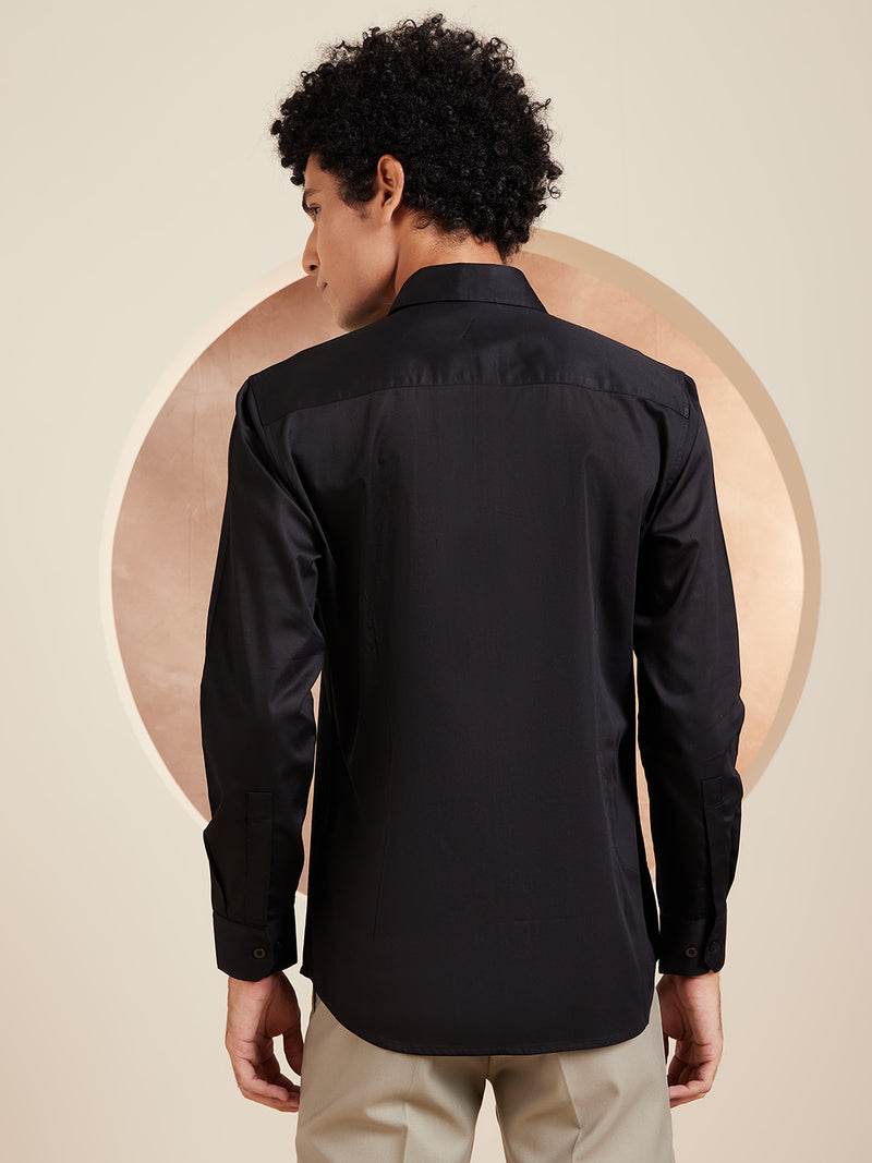 Black: Full Sleeves Floral Printed Spread Collar Cotton Shirt