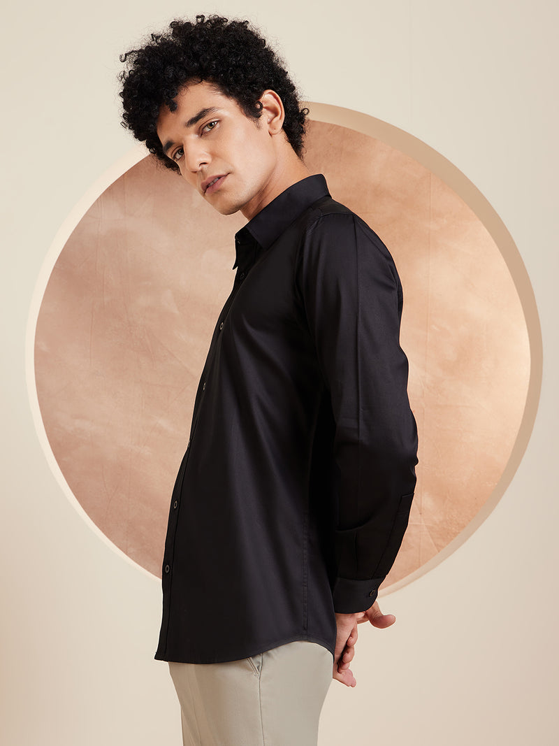 Black: Full Sleeves Floral Printed Spread Collar Cotton Shirt