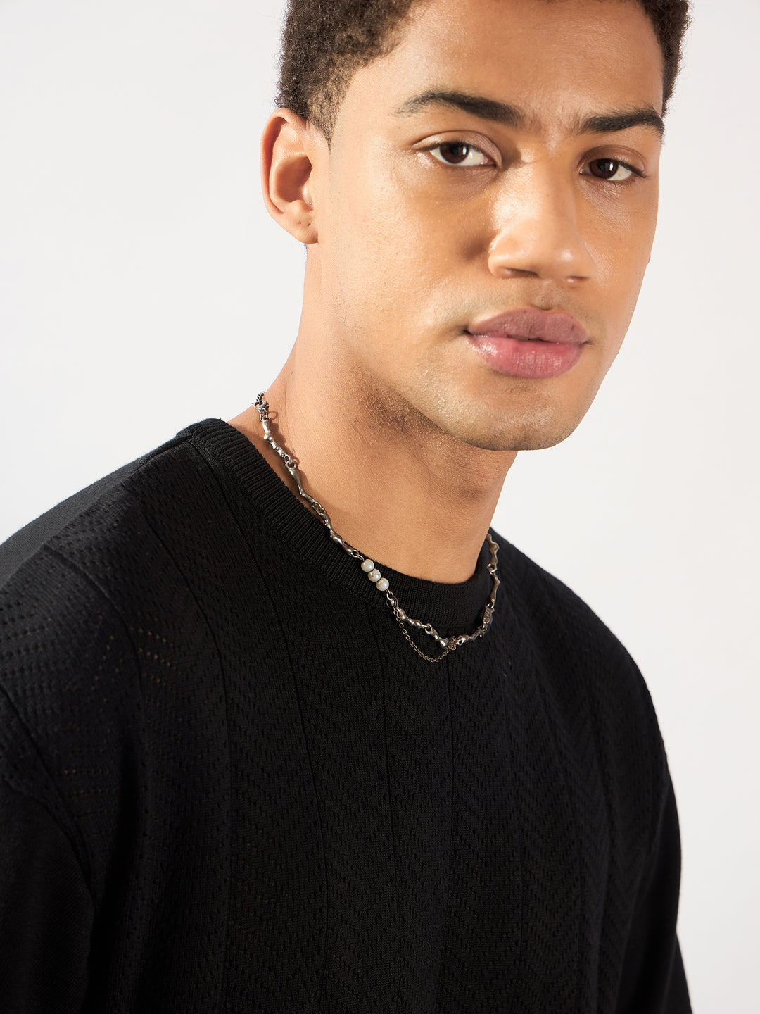 Black: Relaxed Round Neck Knitted T-Shirt