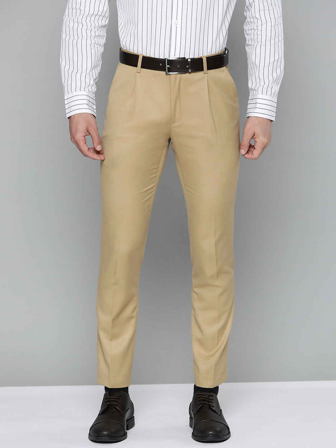 DENNISON Men Beige Smart Tapered Fit Pleated Trousers