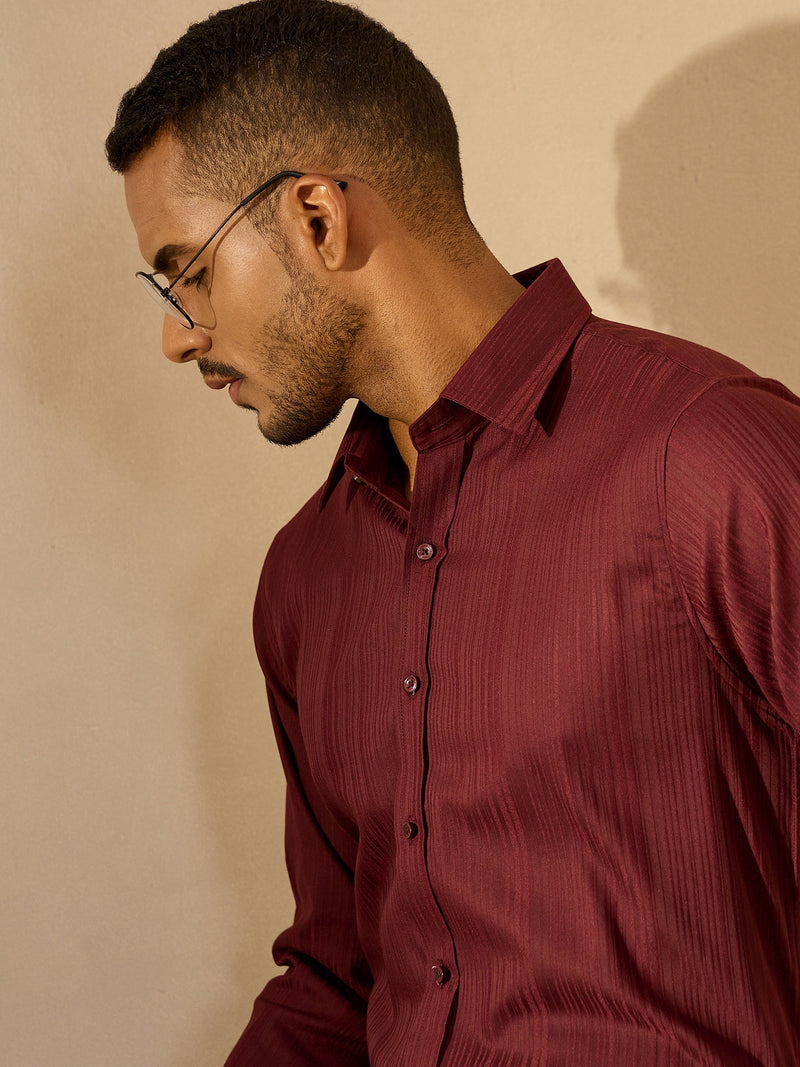Maroon: Striped Textured Smart Formal Shirt