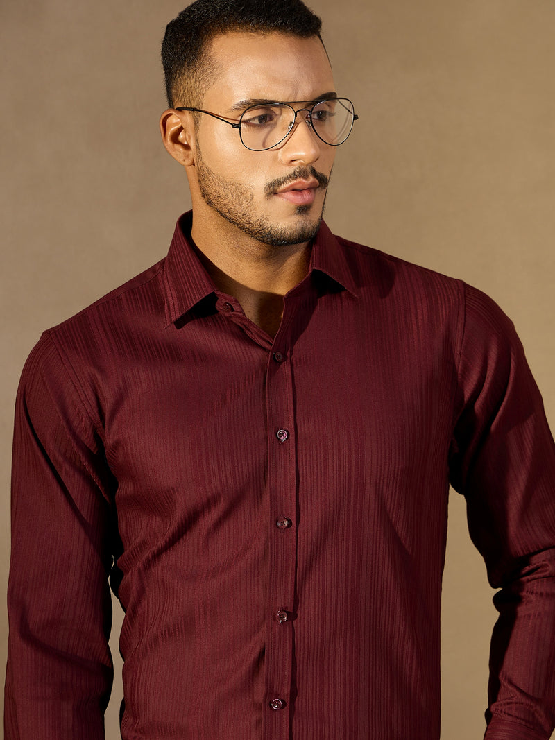 Maroon: Striped Textured Smart Formal Shirt