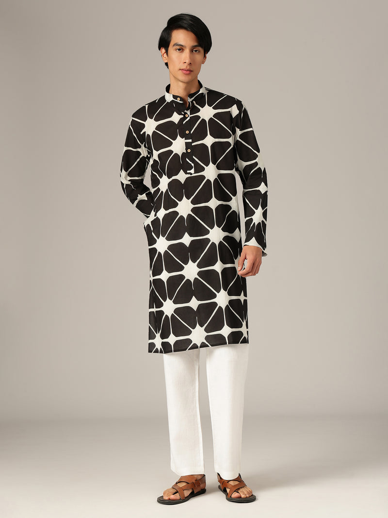 Black: Geometric Printed Mandarin Collar Kurta