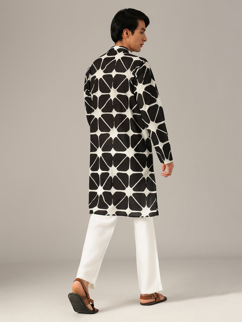 Black: Geometric Printed Mandarin Collar Kurta
