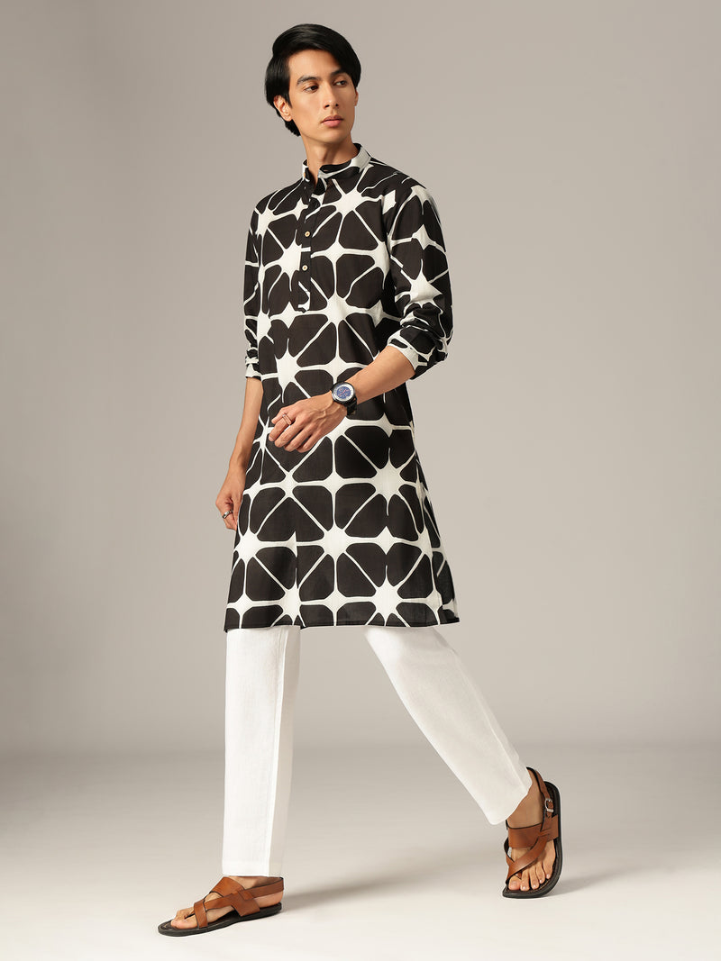 Black: Geometric Printed Mandarin Collar Kurta