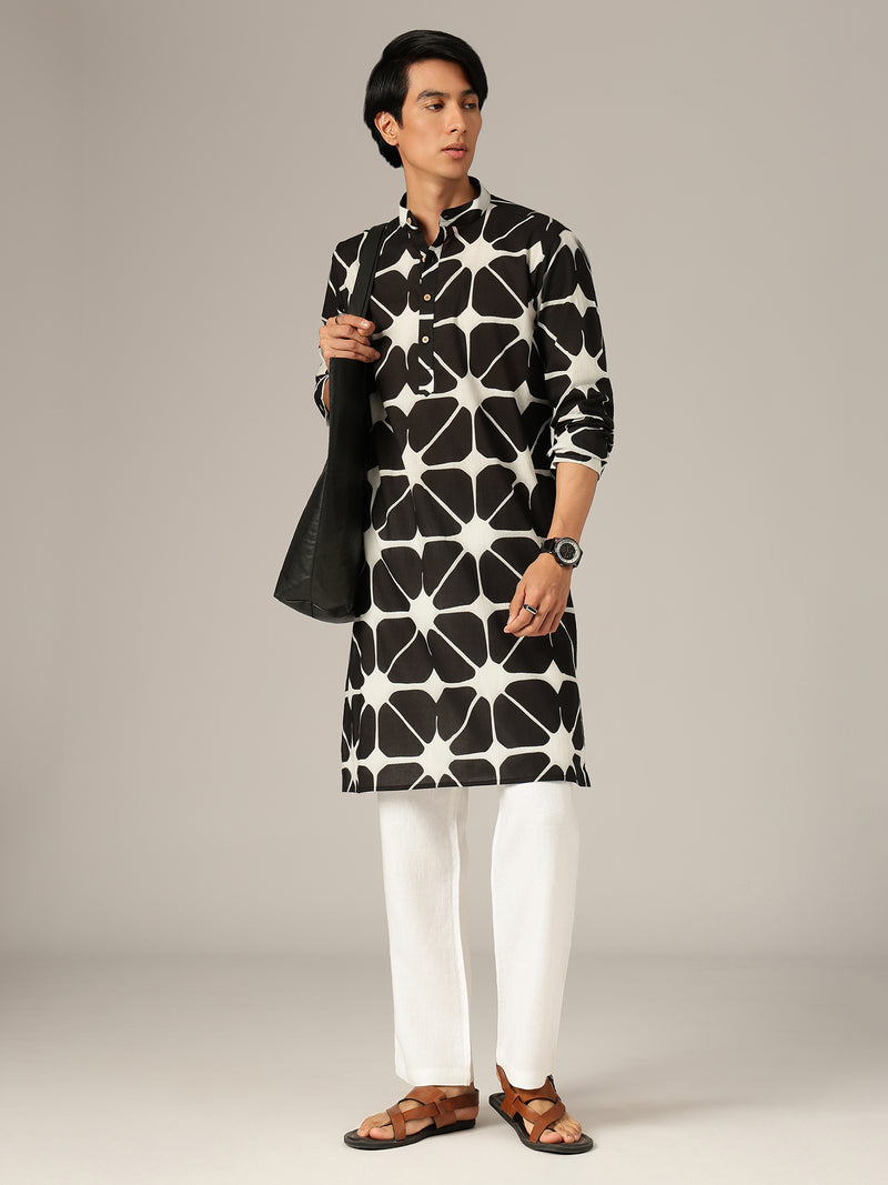 Black: Geometric Printed Mandarin Collar Kurta