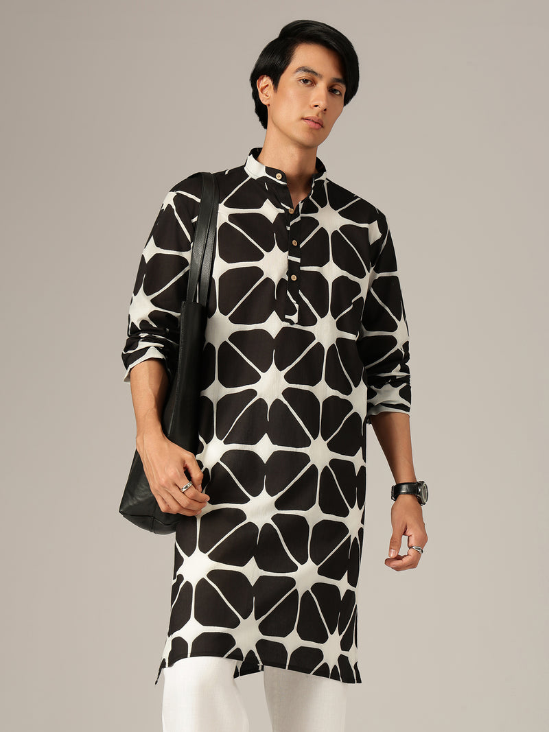 Black: Geometric Printed Mandarin Collar Kurta