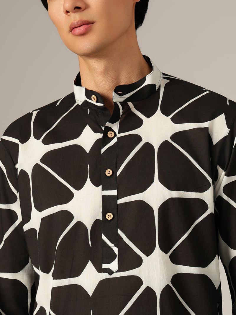 Black: Geometric Printed Mandarin Collar Kurta