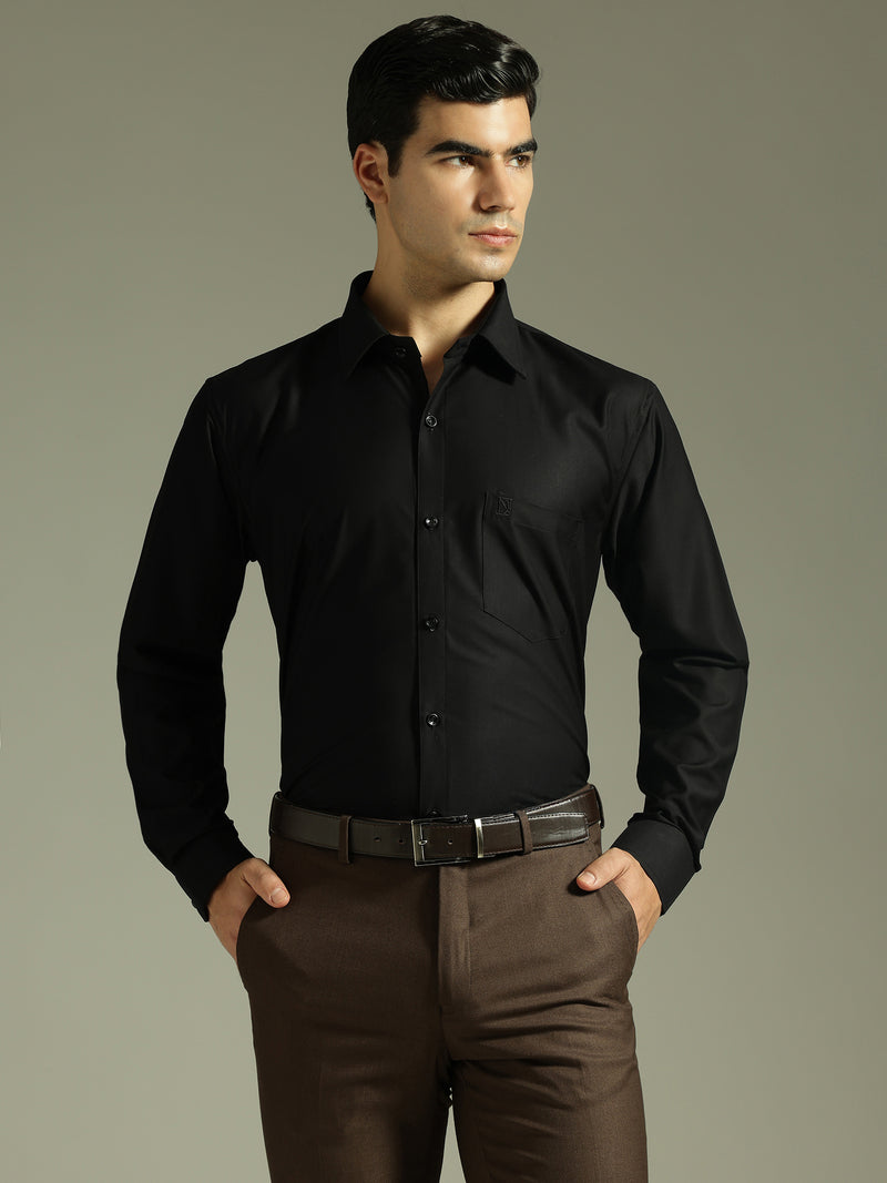 Black: Spread Collar Formal Shirt