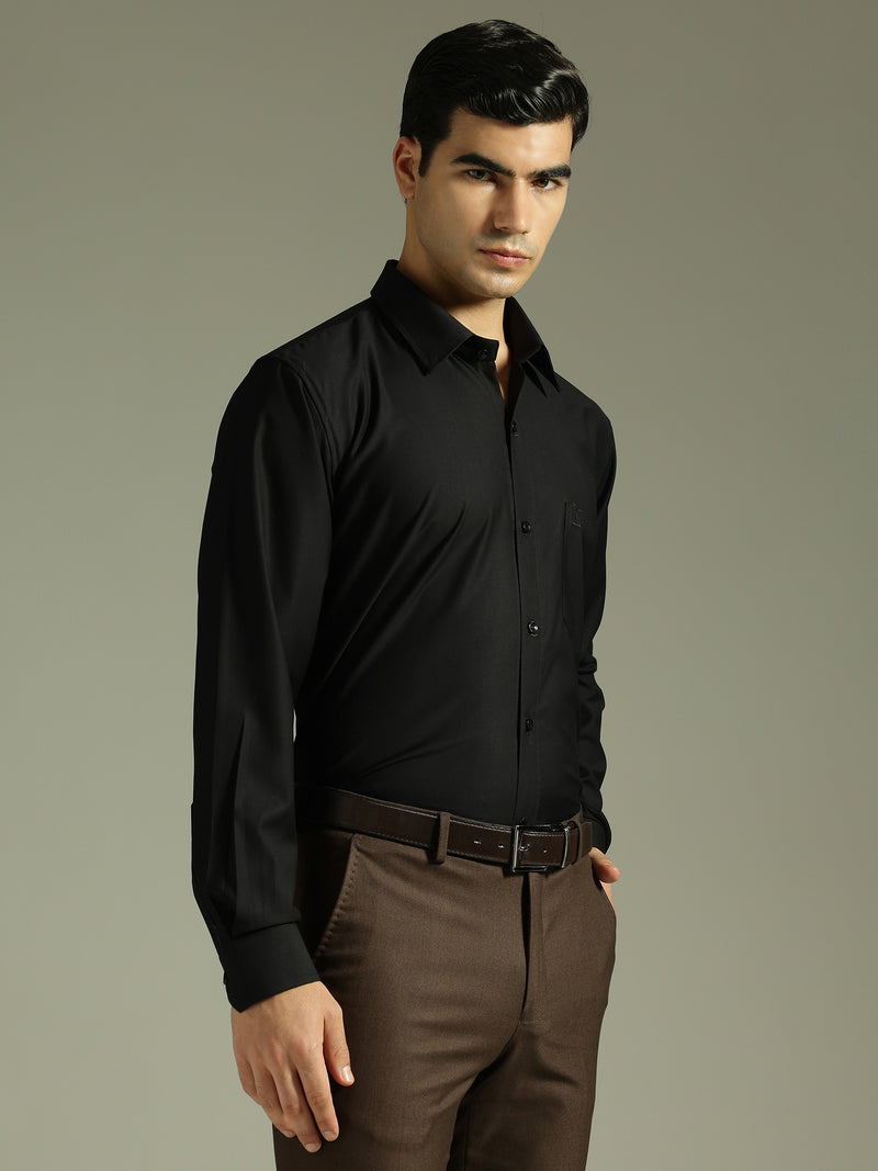 Black: Spread Collar Formal Shirt