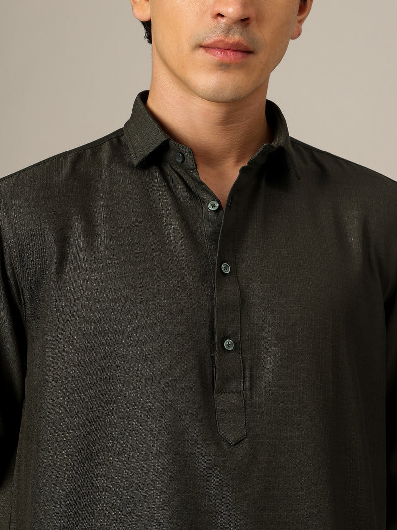 Green: Self-Design Spread Collar Kurta