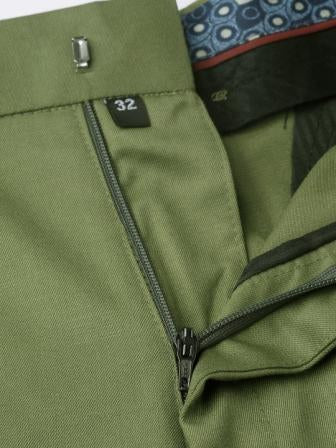 DENNISON Men Green Smart Tapered Fit Solid Smart Casual Trousers