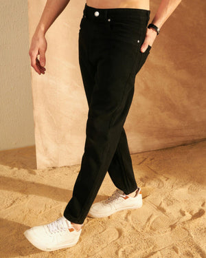 Black: Mom Fit Jeans