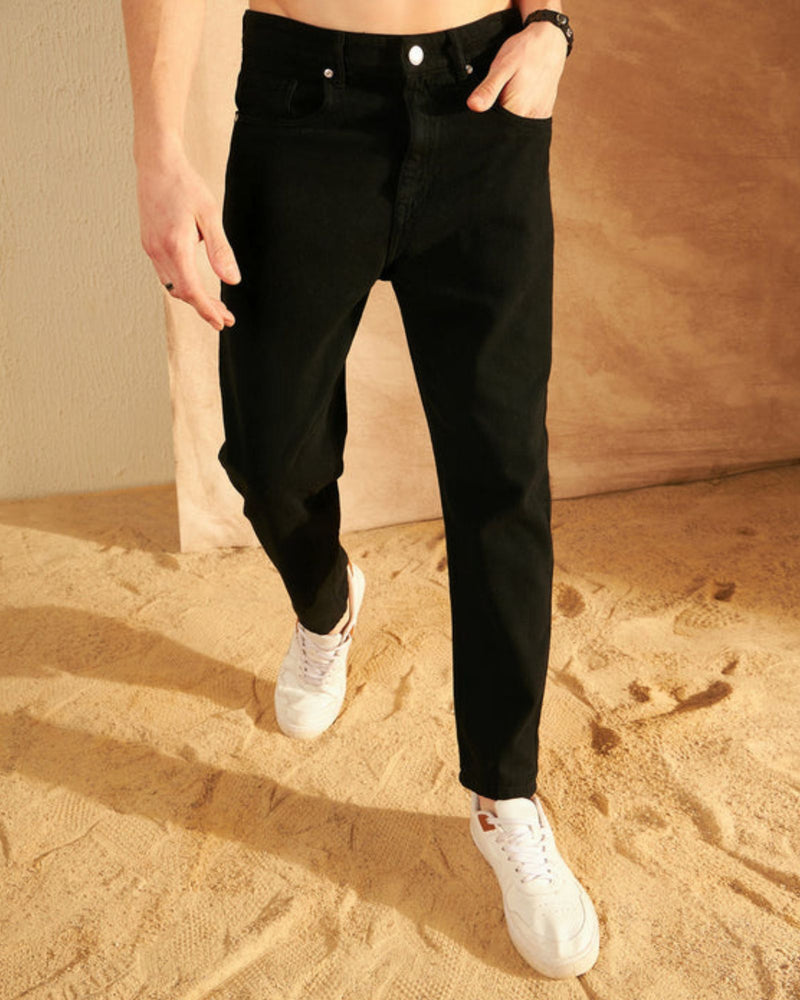 Black: Mom Fit Jeans