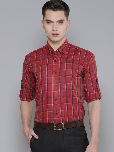 Red: Smart Slim Fit Checked Formal Shirt