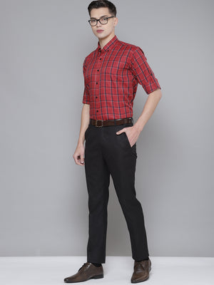Red: Smart Slim Fit Checked Formal Shirt