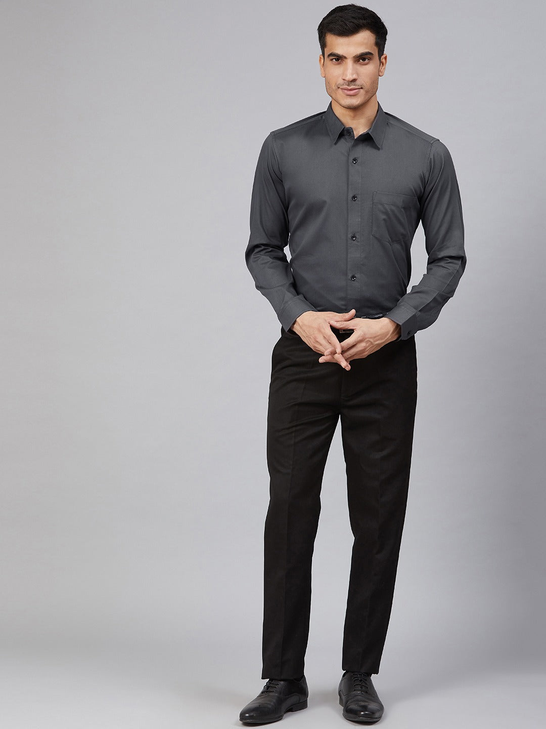 Charcoal Grey: Smart Slim Fit Solid Formal Shirt