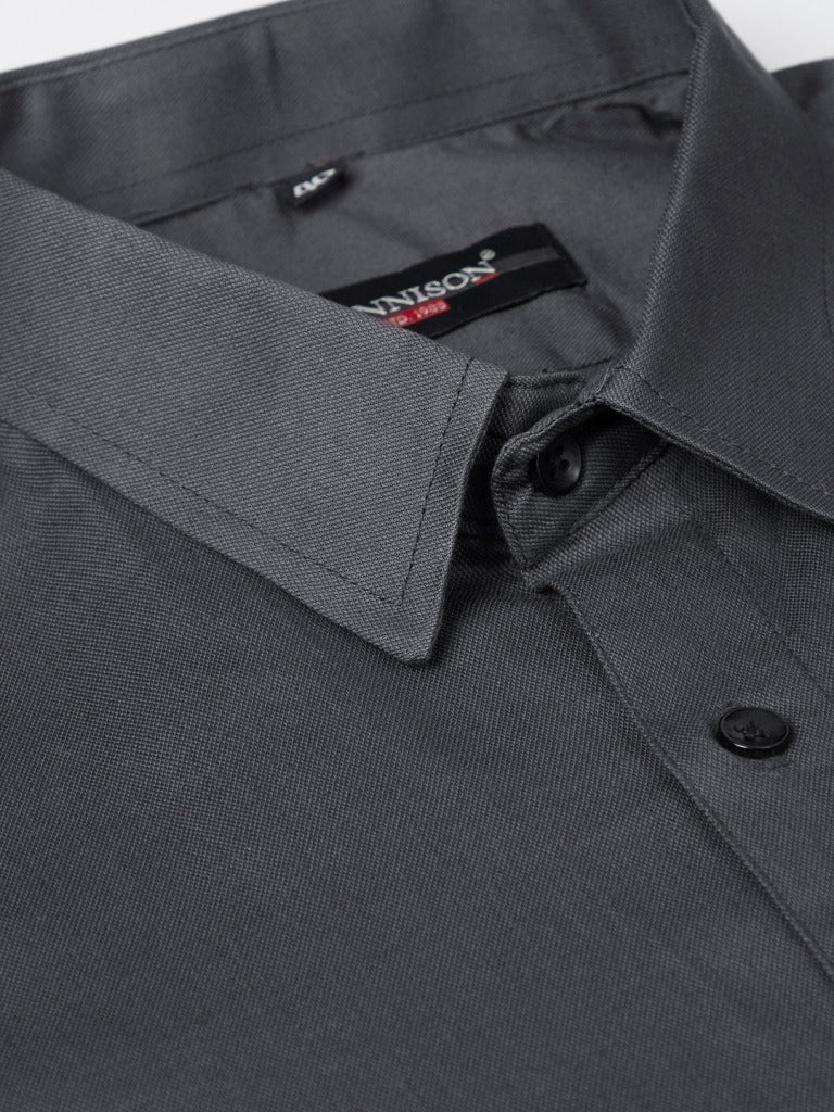 Charcoal Grey: Smart Slim Fit Solid Formal Shirt